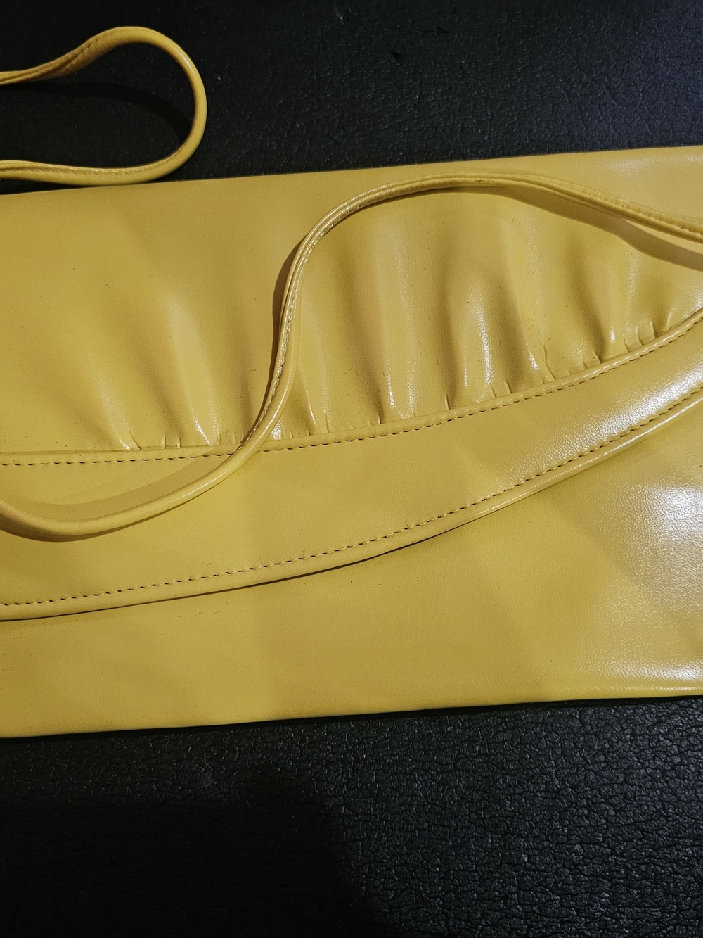 VINTAGE Yellow Women’s Shoulder Bag - Sleek PU Design
